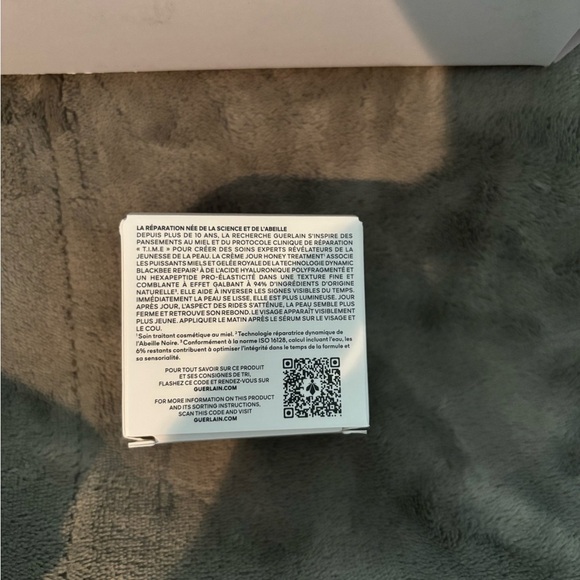 Guerlain Abeille Royale Skincare Set - Picture 6 of 10
